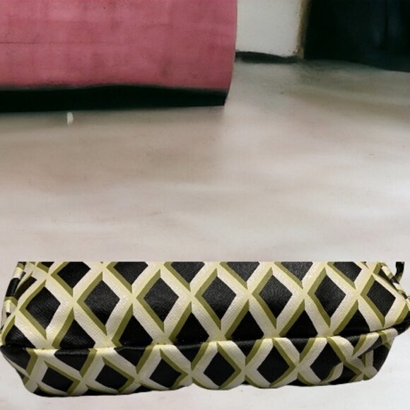 Scout Hepburn Diamond Pattern Crossbody/Wristlet NWOT - Picture 6 of 7